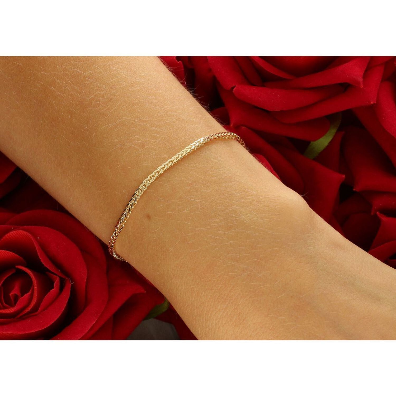 Elegancka złota bransoletka damska próby 585 w splocie lisi ogon, 2 mm. Waga 2,42 g, zapięcie na karabińczyk. Idealna do codziennych i eleganckich stylizacji.1.jpg